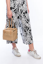 Load image into Gallery viewer, Dolly Cube Handbag with a unique cube shape, handwoven from natural plant fibers with cow leather handles, perfect for stylish city outings.
