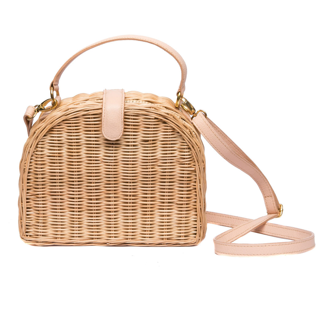 Half Moon Wicker Purse – Handwoven natural wicker bag with soft nude leather strap and magnetic closure, perfect for everyday wear.