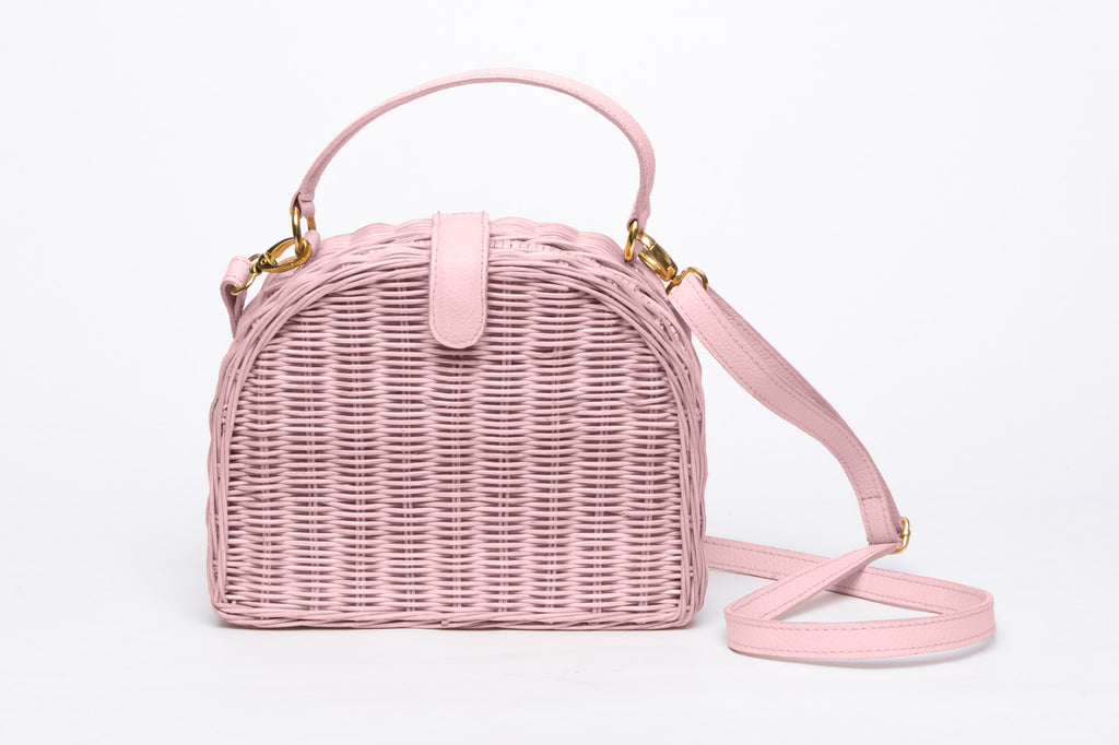 Half Moon Wicker Purse Blush Pink – Handwoven natural wicker bag with soft nude leather strap and magnetic closure, perfect for everyday wear.