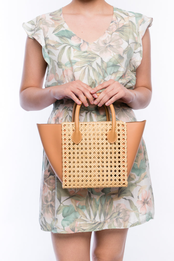 Honeycomb Solihiya rattan bag, handwoven with natural rattan and featuring leather handles, a linen lining, and a timeless design perfect for everyday use.
