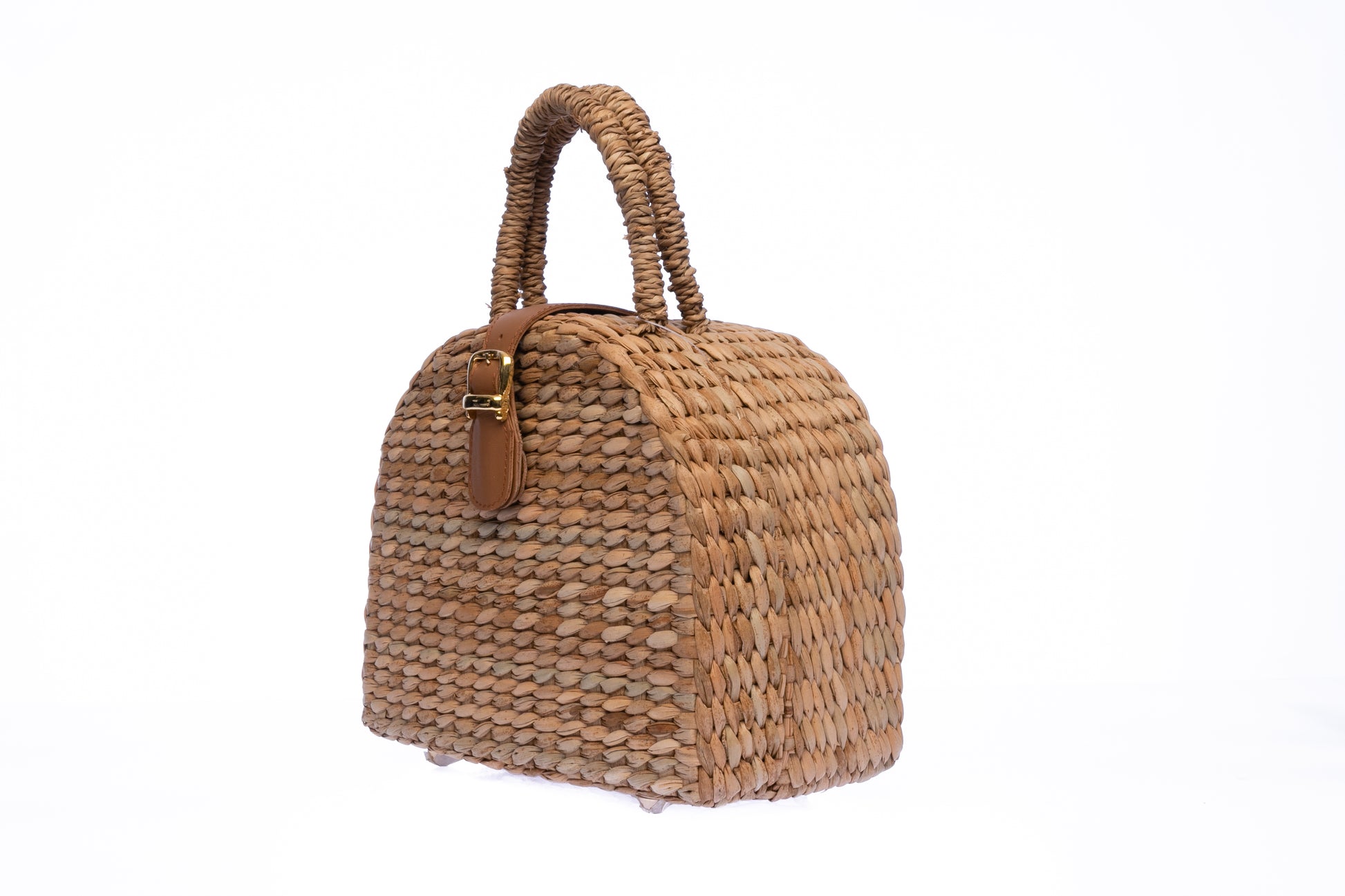 Rica Seagrass Lunchbox, handwoven from 100% seagrass with a removable leather shoulder strap, lined with linen-cotton blend fabric, perfect for lunch or daily essentials.