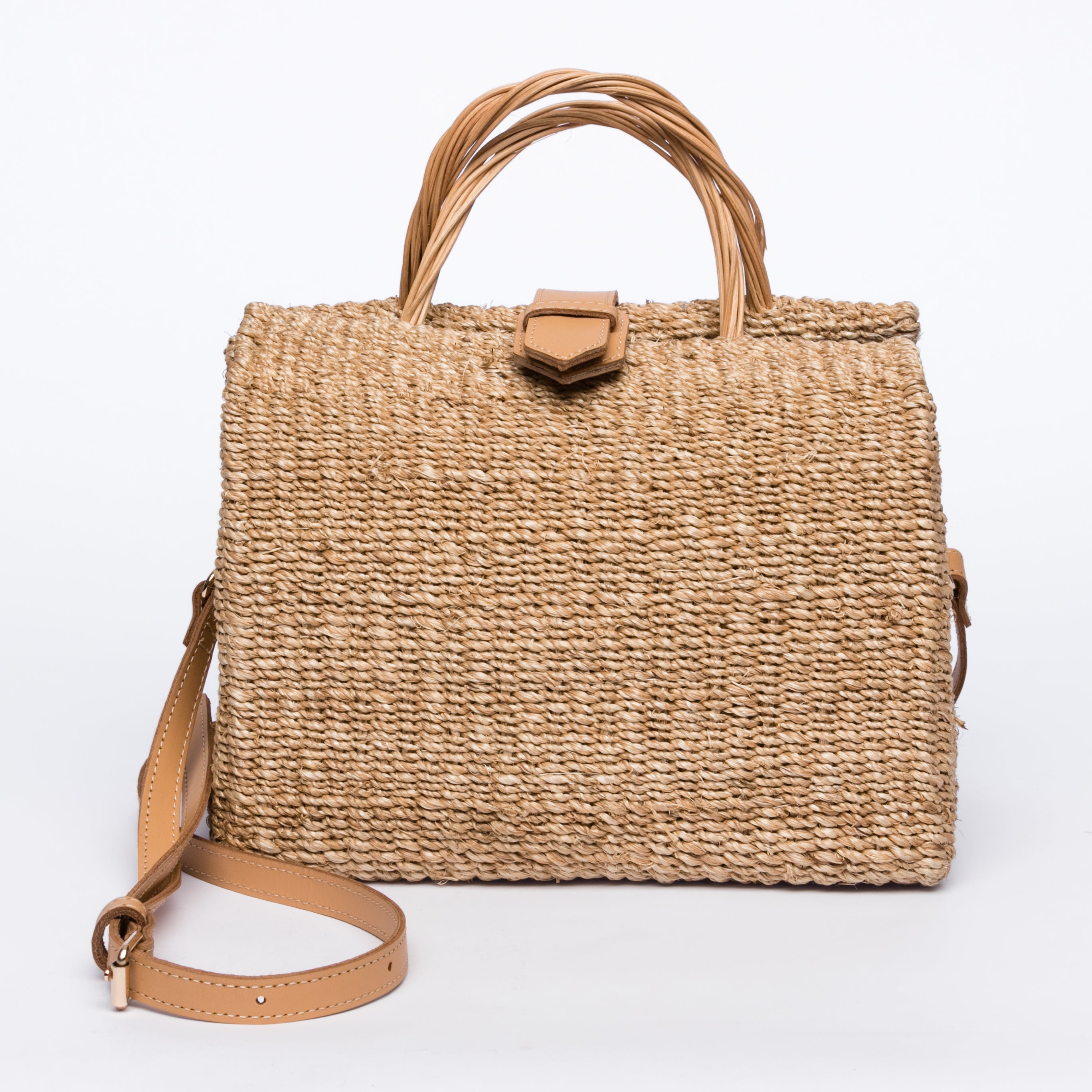 Sustainable Nina Shoulder Bag made from natural abaca fiber with a leather strap, offering versatility and eco-friendly style.